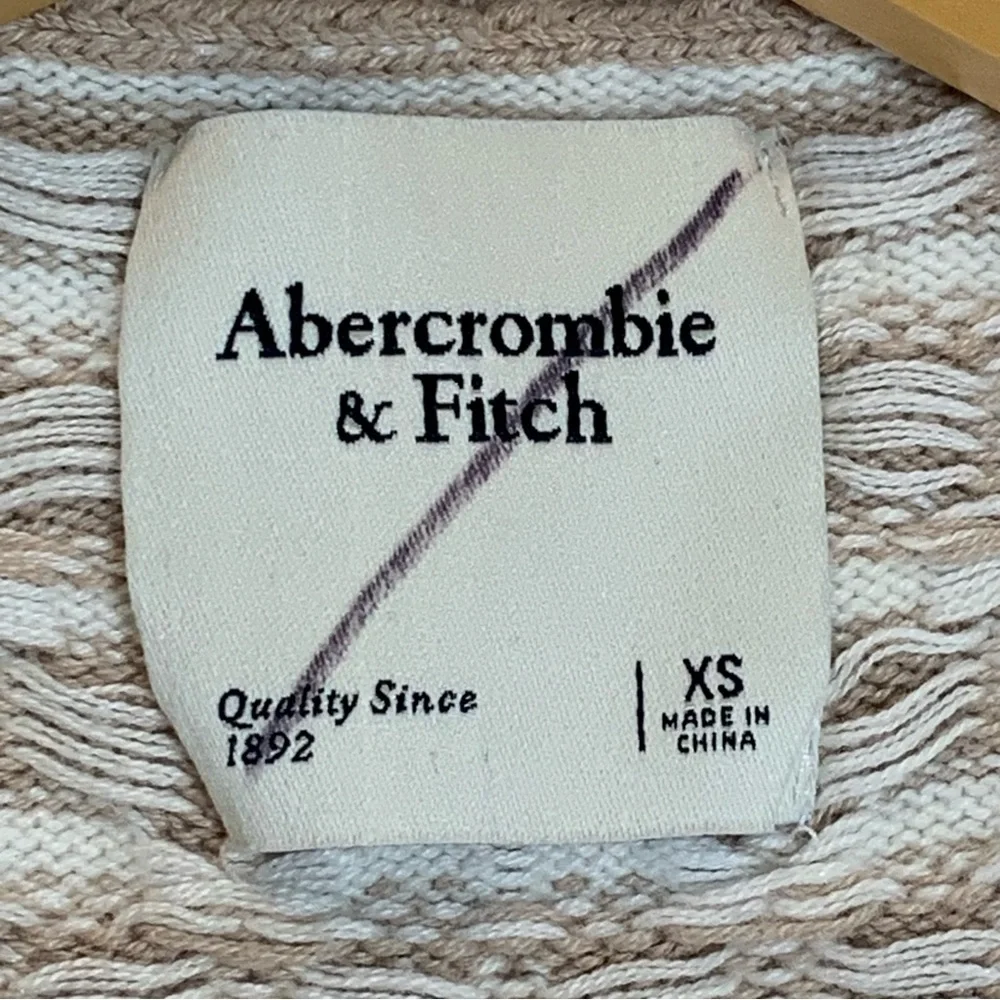 Abercrombie & Fitch Sweater Vest - Picture 4 of 6